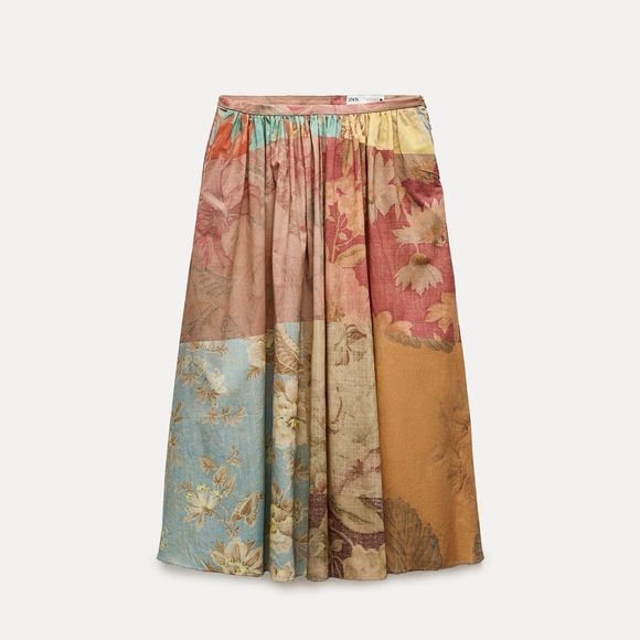 ✨SALE✨ ZARA PRINTED MIDI SKIRT ZW COLLECTION
✨SALE✨ - Picture 5 of 6